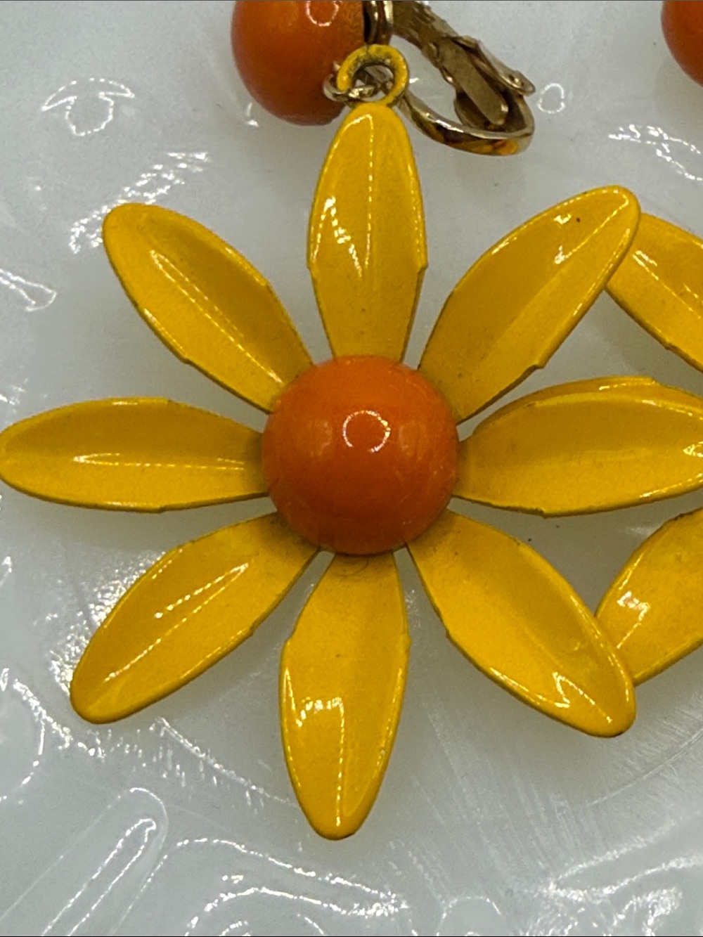 Incredible Yellow & Orange enamel dangle retro MCM Floral Drop Clip-On Earrings - Picture 3 of 9